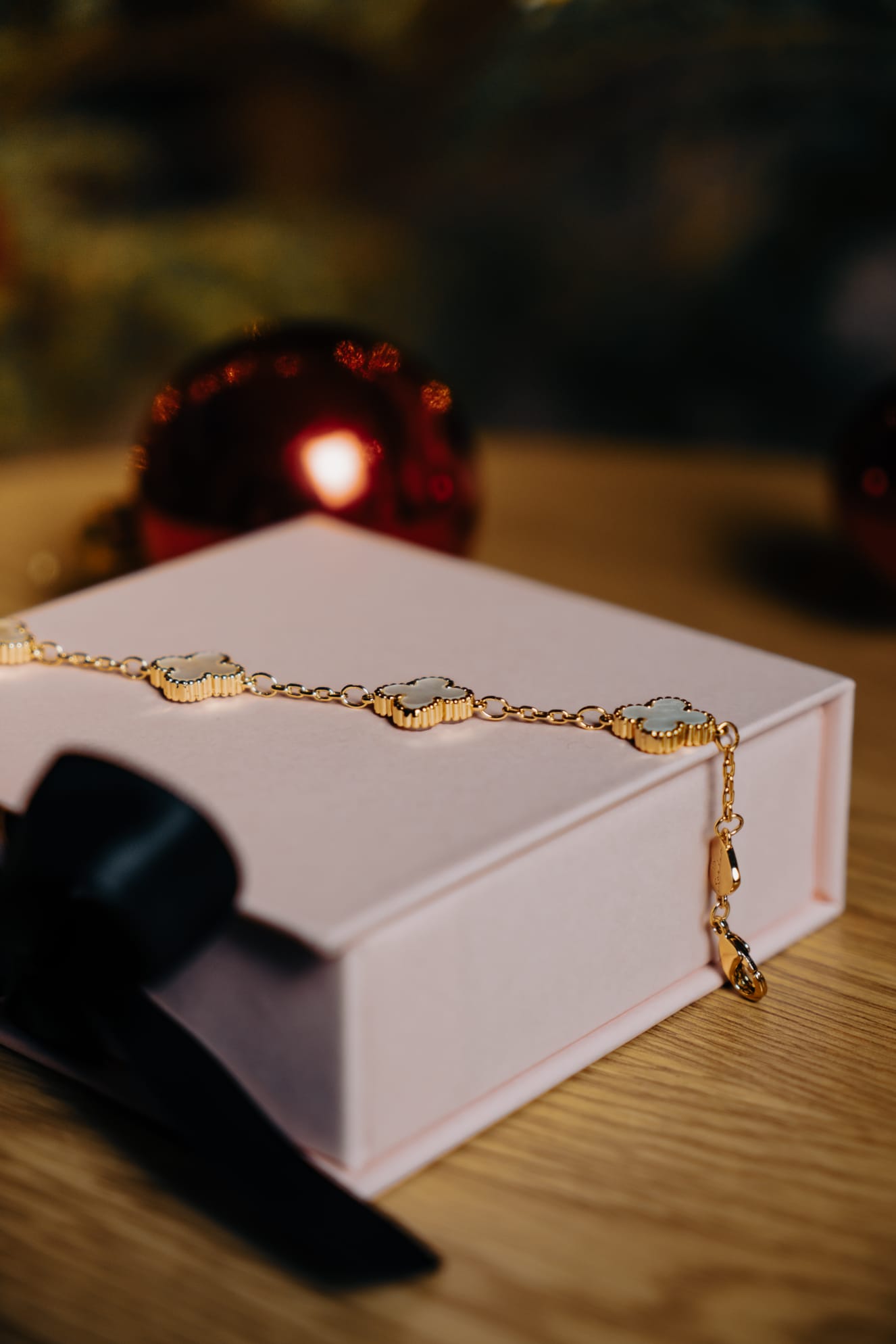 Dlaczego biżuteria to idealny prezent na święta? 5 powodów, dla których zawsze się sprawdza