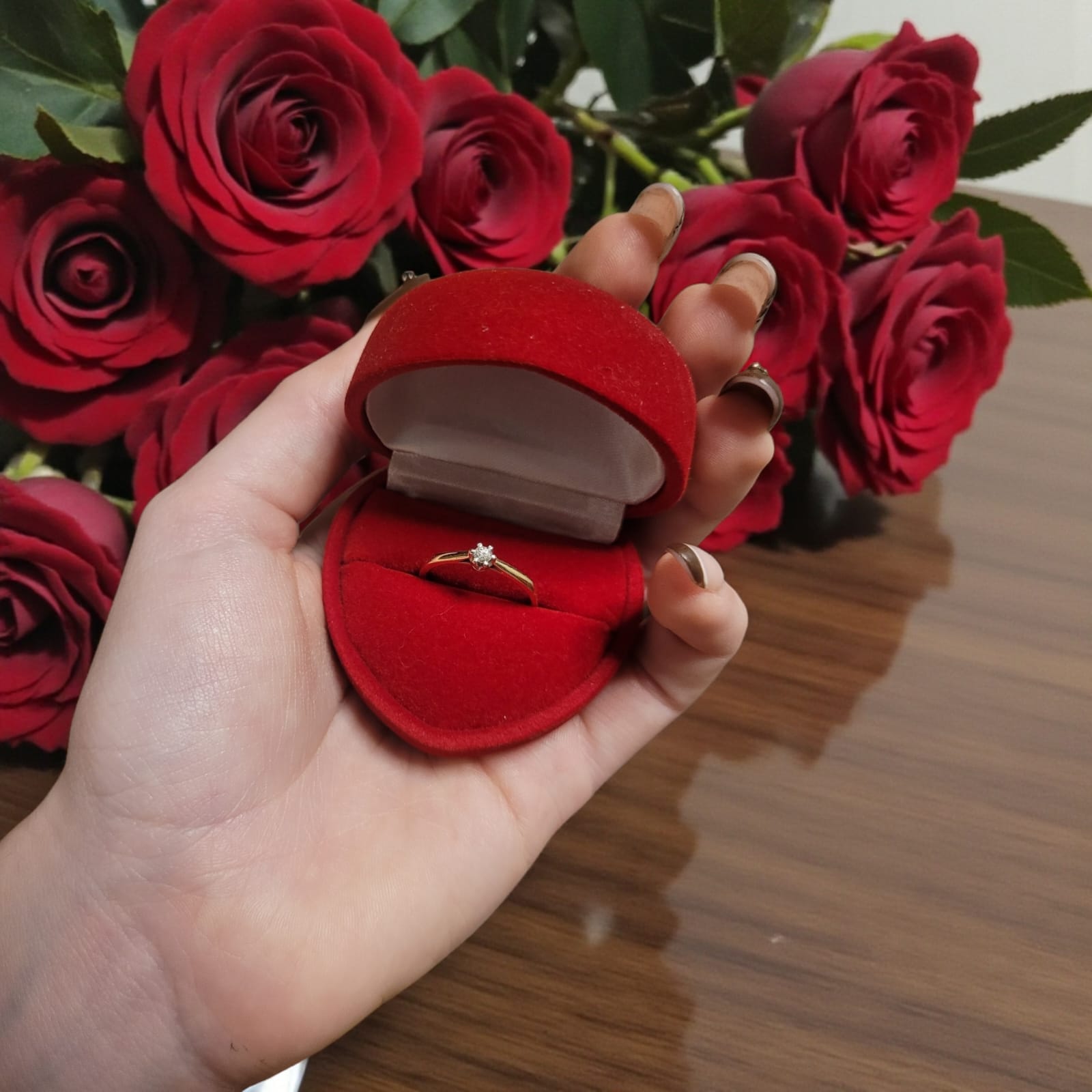 Magia świątecznych oświadczyn – biżuteria, która mówi „tak